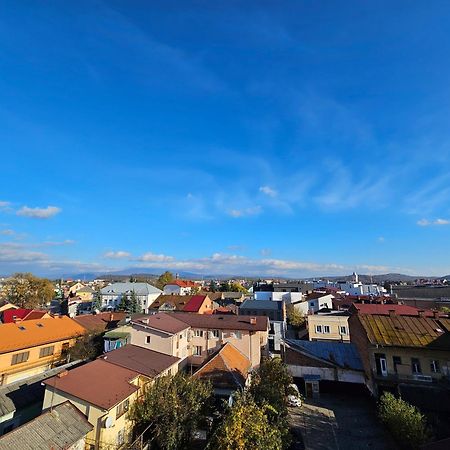 Black Room Apartment Μουκάτσεβο Εξωτερικό φωτογραφία