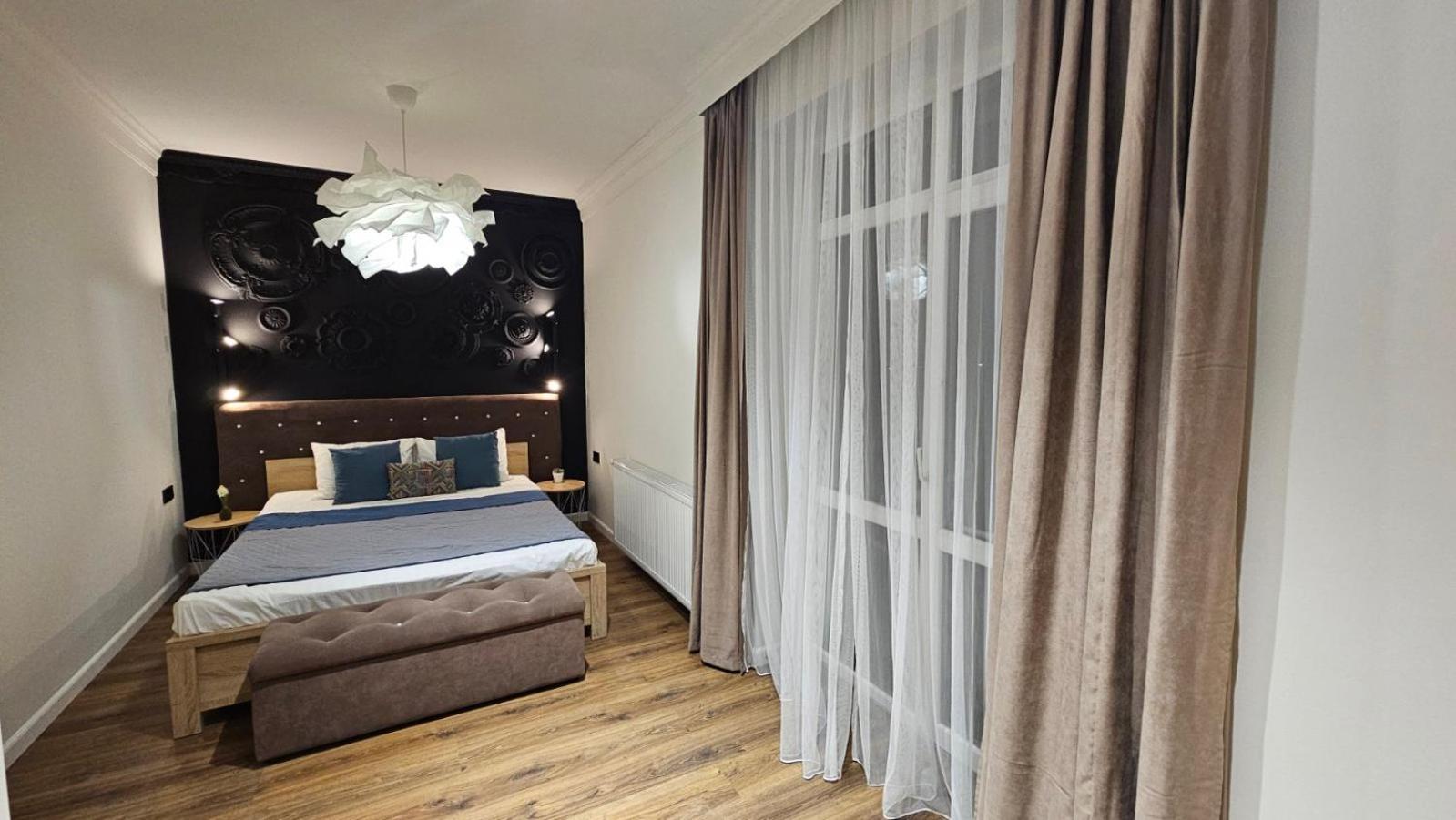 Black Room Apartment Μουκάτσεβο Εξωτερικό φωτογραφία