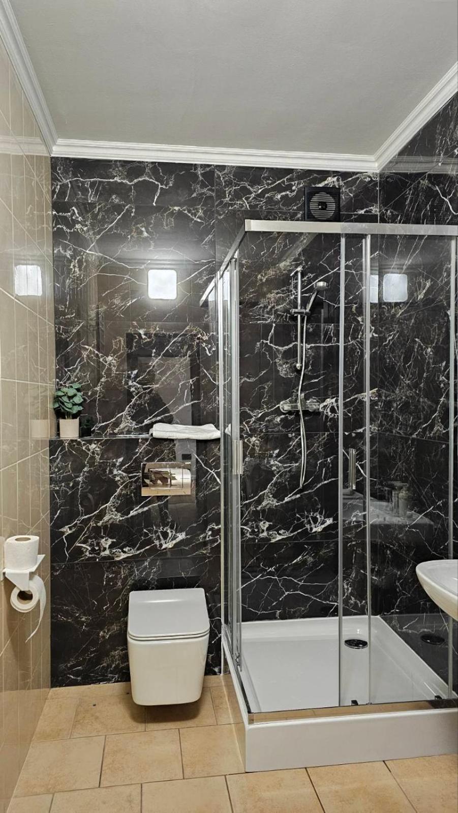 Black Room Apartment Μουκάτσεβο Εξωτερικό φωτογραφία